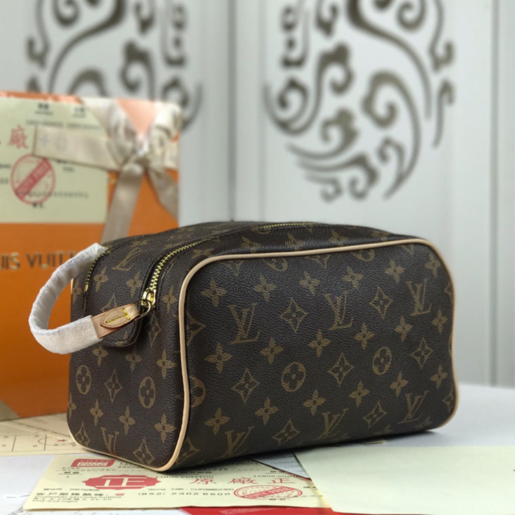 1E870BDE Stylish leather bag 