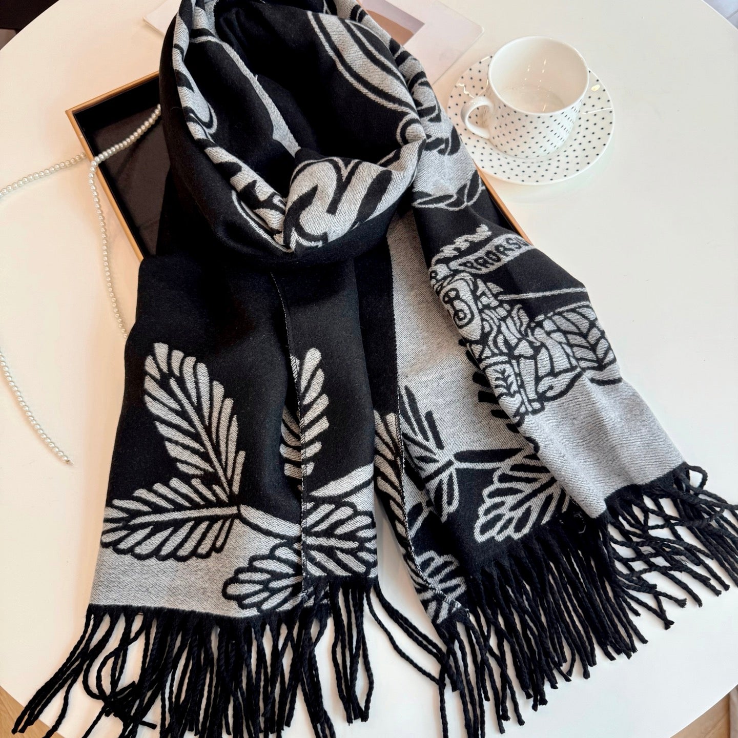 185ZR37WDE Stylish Winter Scarves