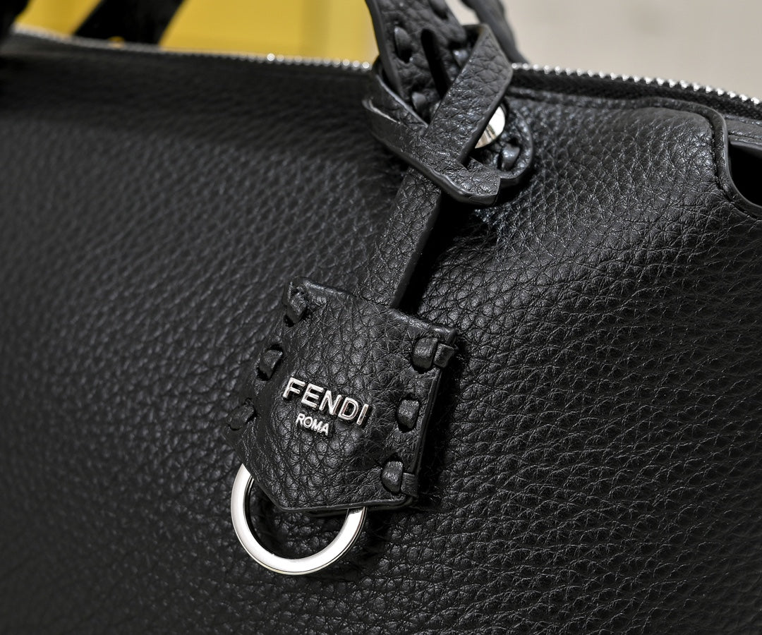 1WF109BDE Stylish leather bag