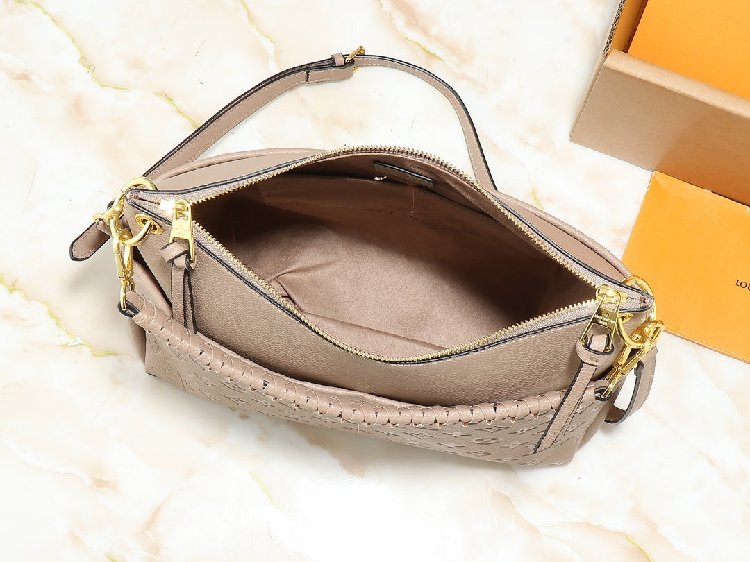1WE115BDE Stylish leather bag