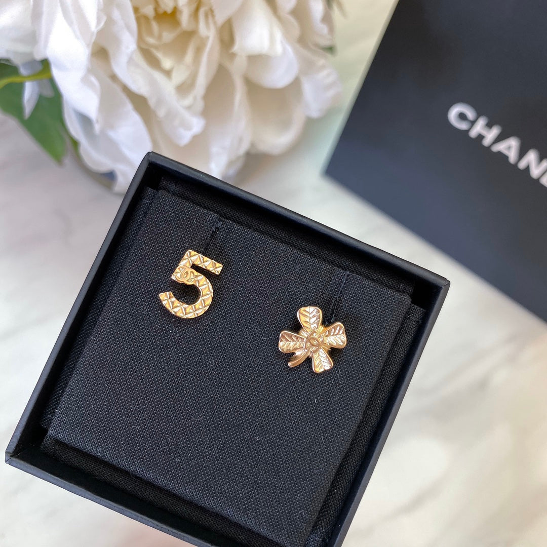 14C257EDE Stylish Earrings