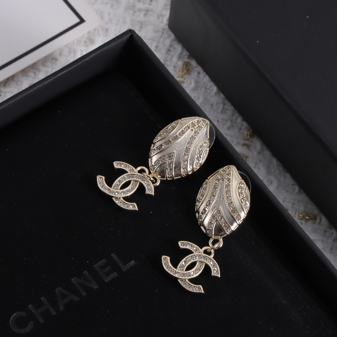 14C280EDE Stylish Earrings