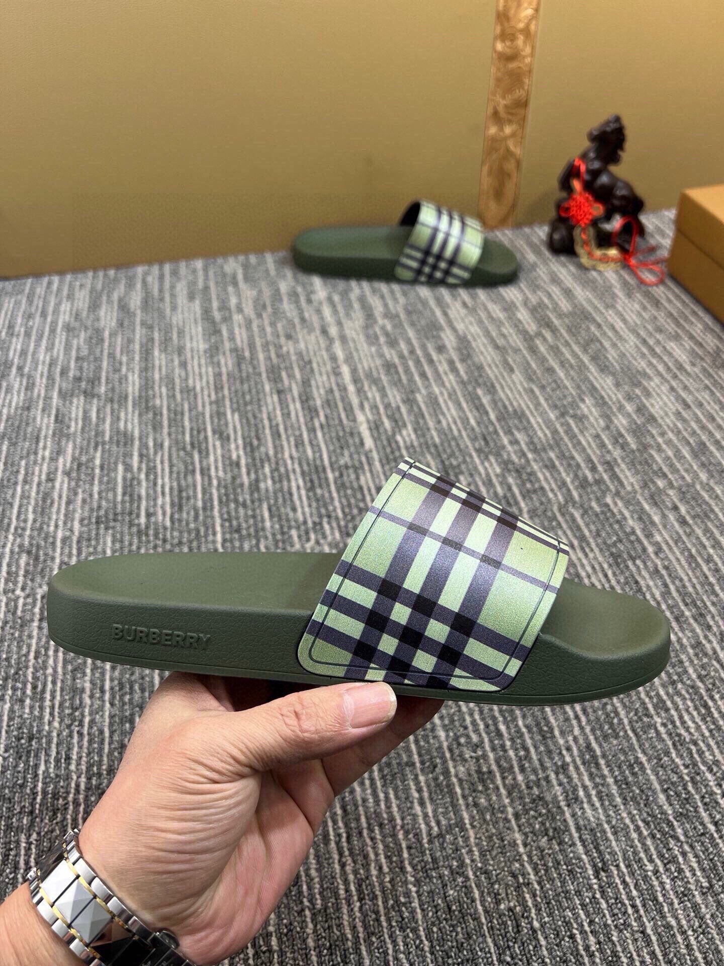 535ZR259ZDE Stylish Slippers