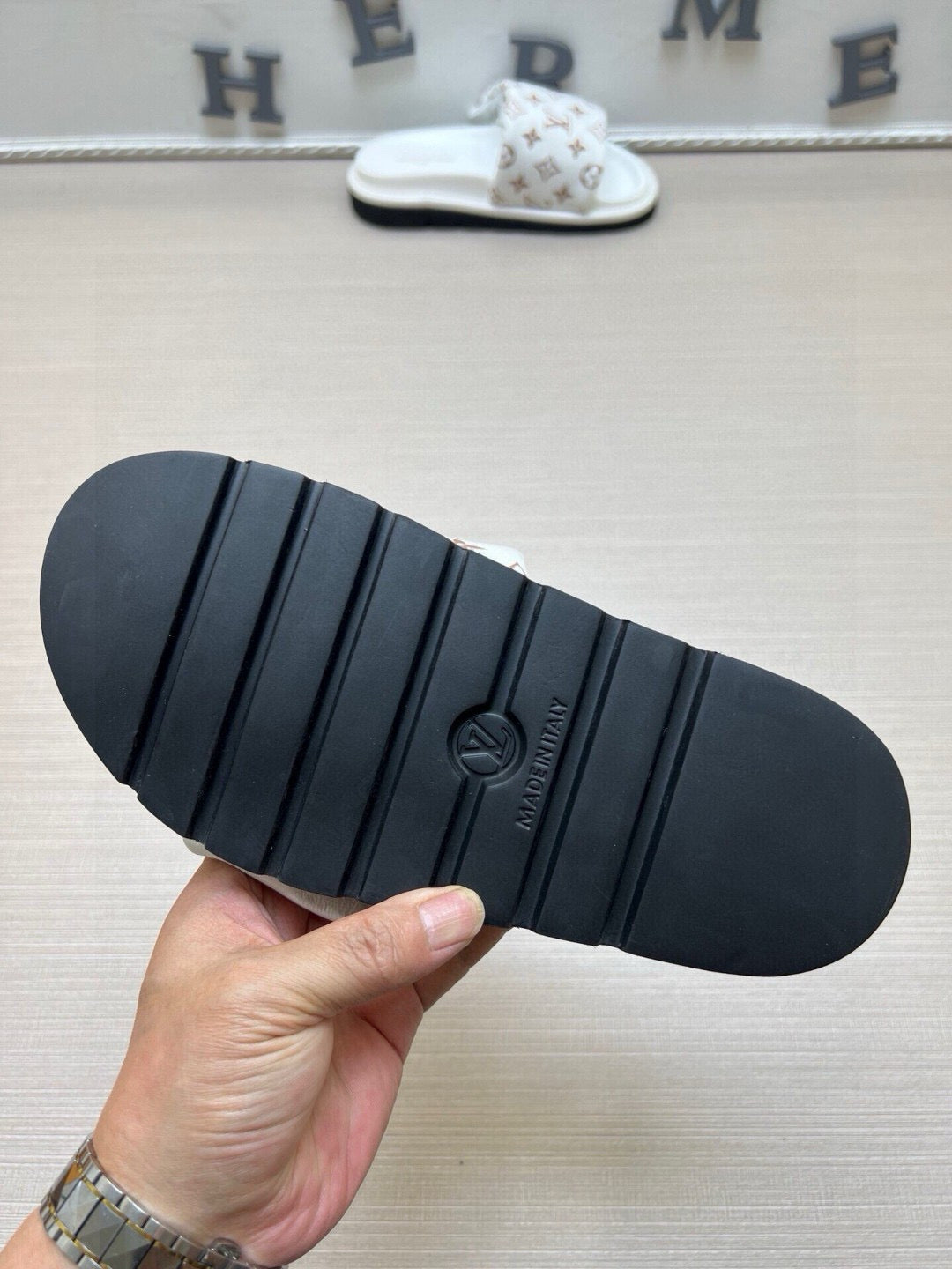 5QE9ZDE Stylish Slippers