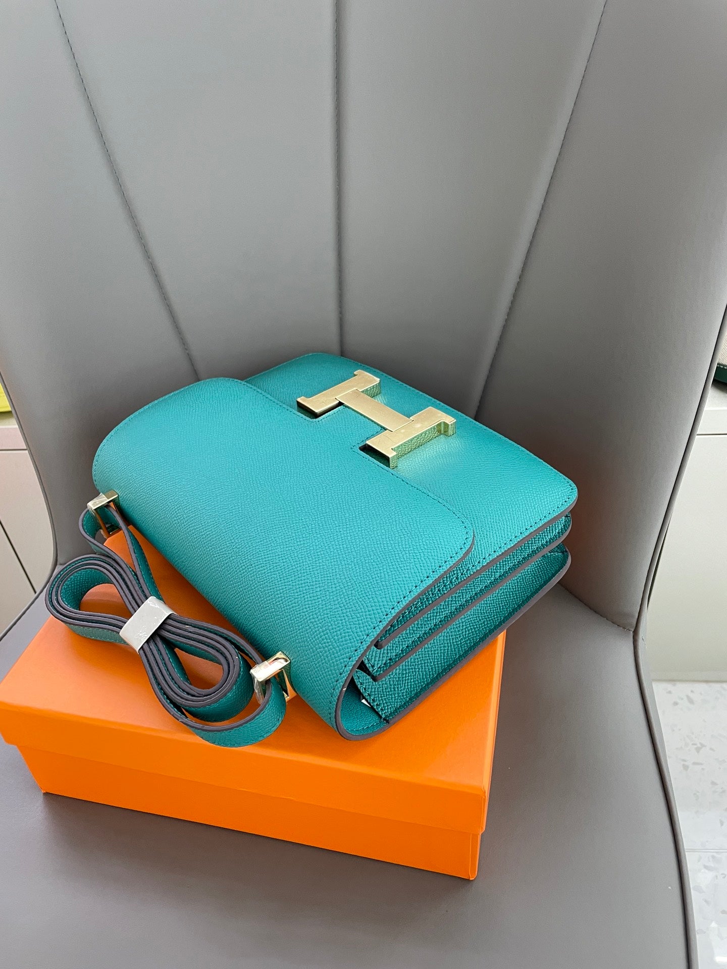 155NH66BDE Stylish leather bag