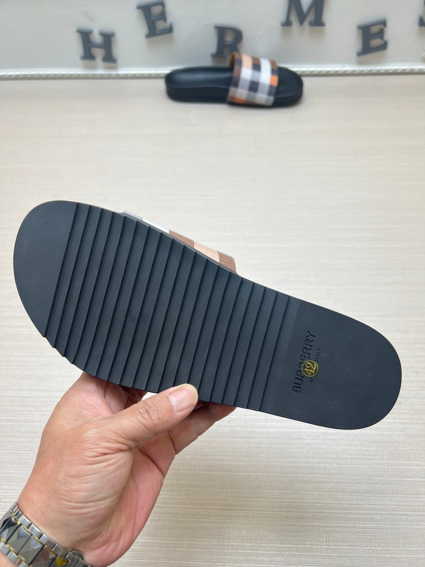 54R119ZDE Stylish slippers