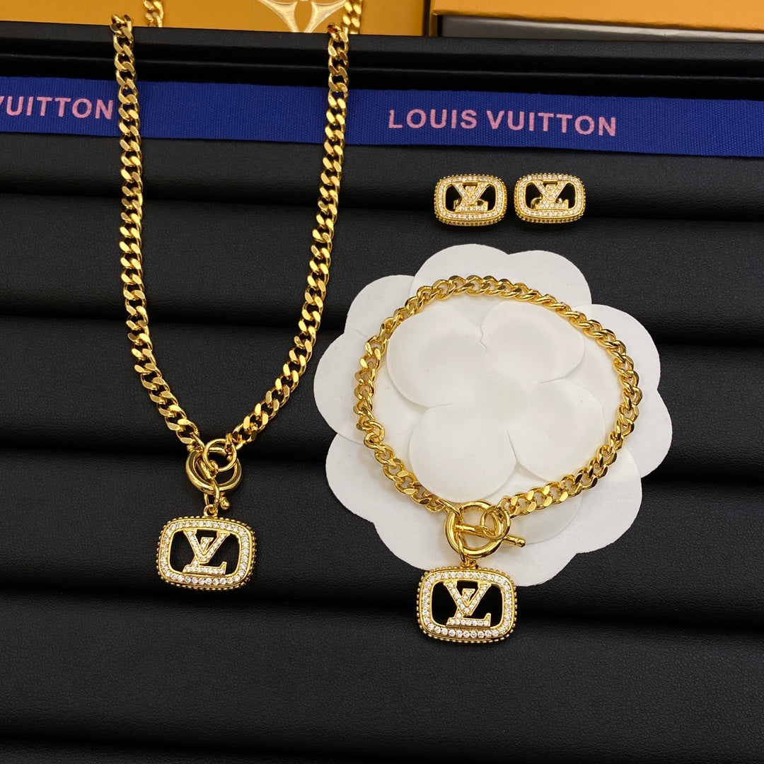 1NE216XDE Stylish Necklaces
