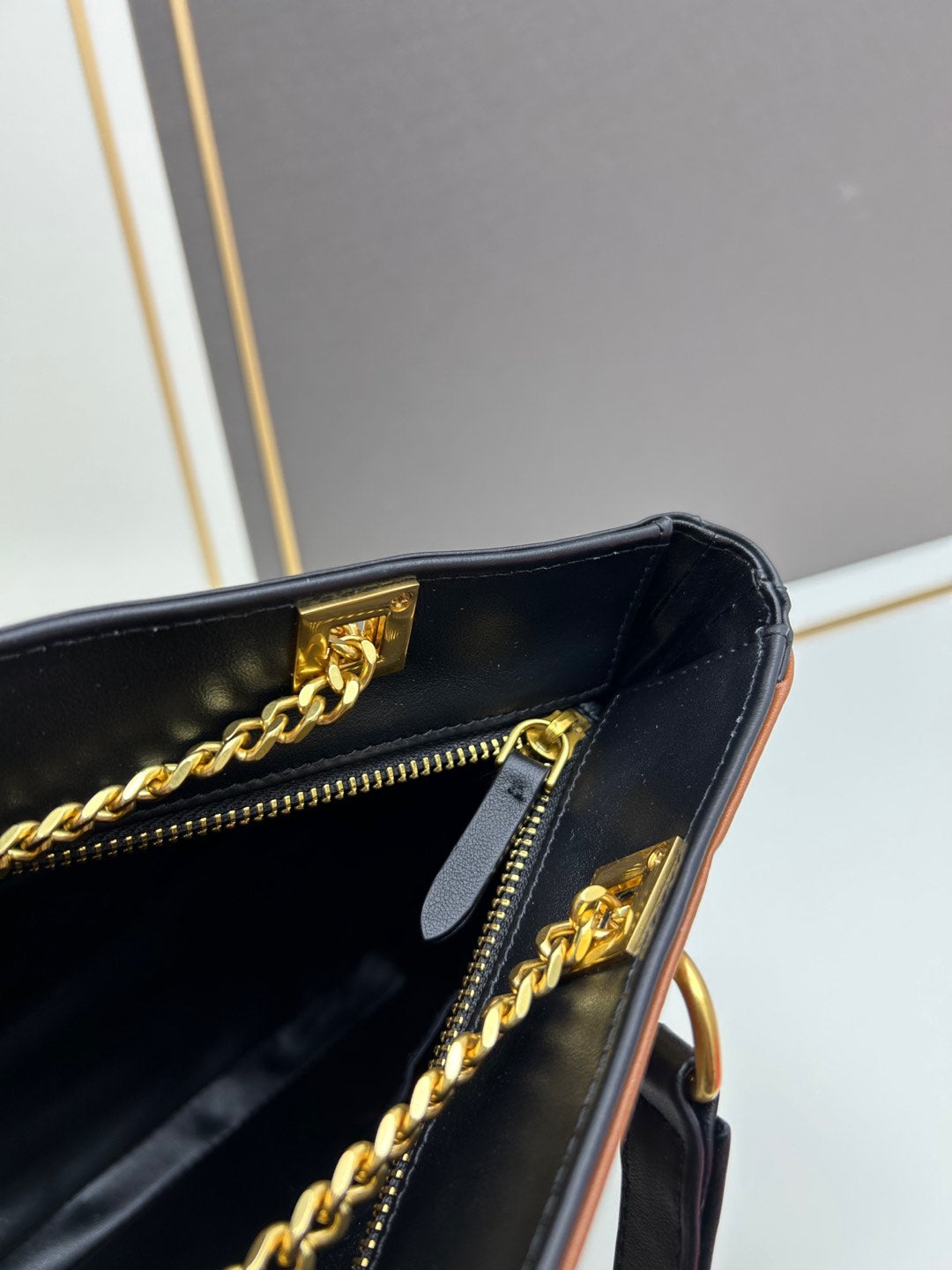 2WVL47BDE Stylish leather bag