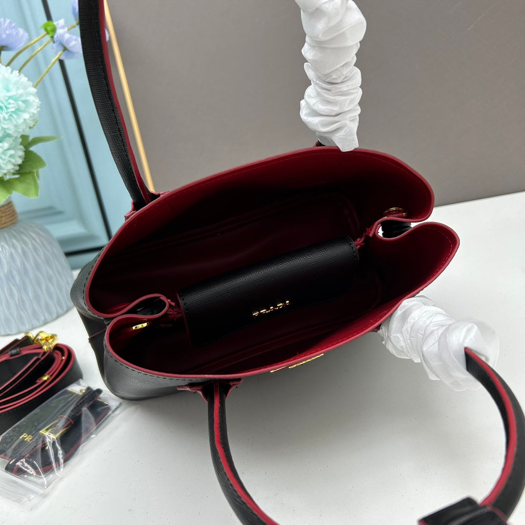 1XPD115BDE Stylish leather bag 