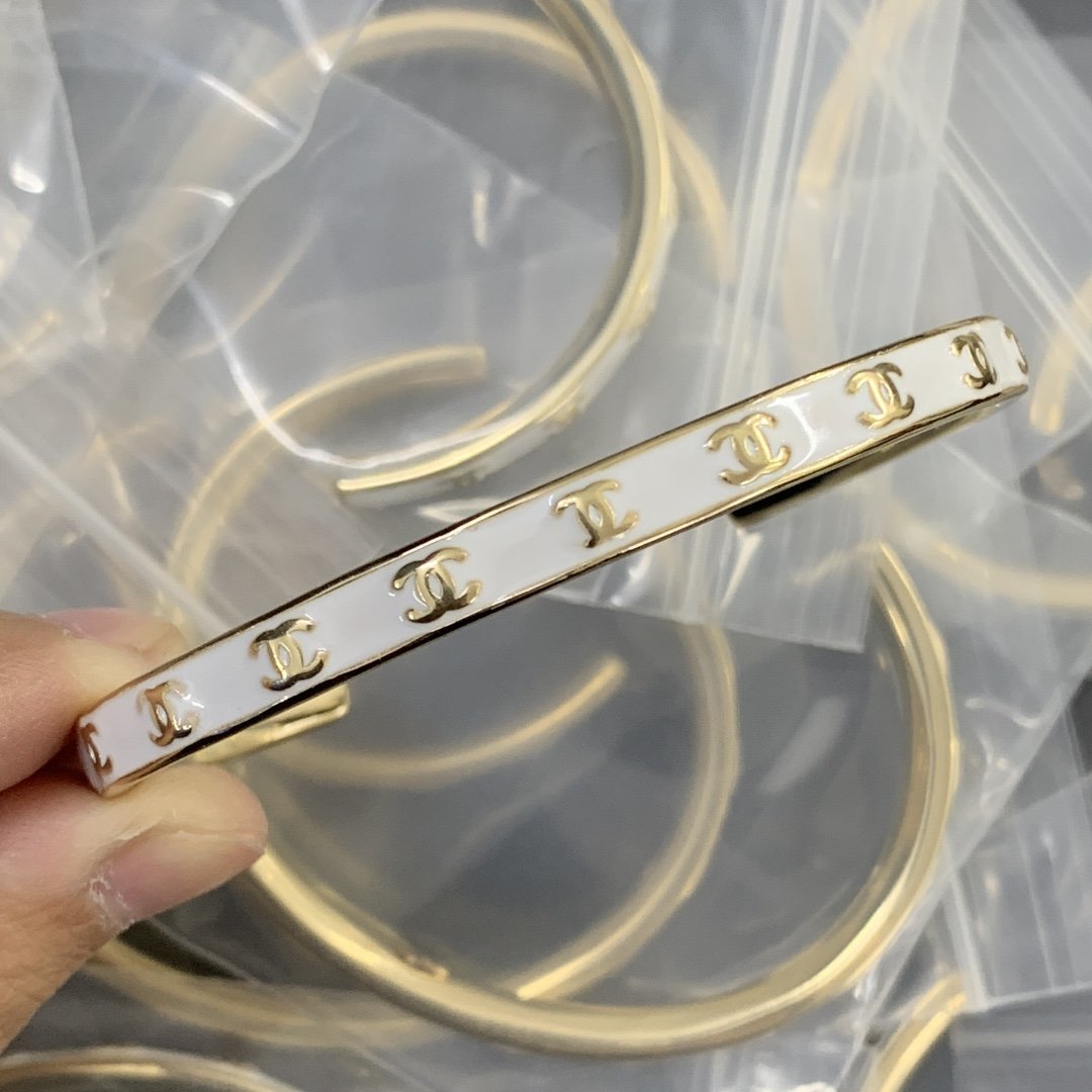 8XC68KDE Stylish Bracelets