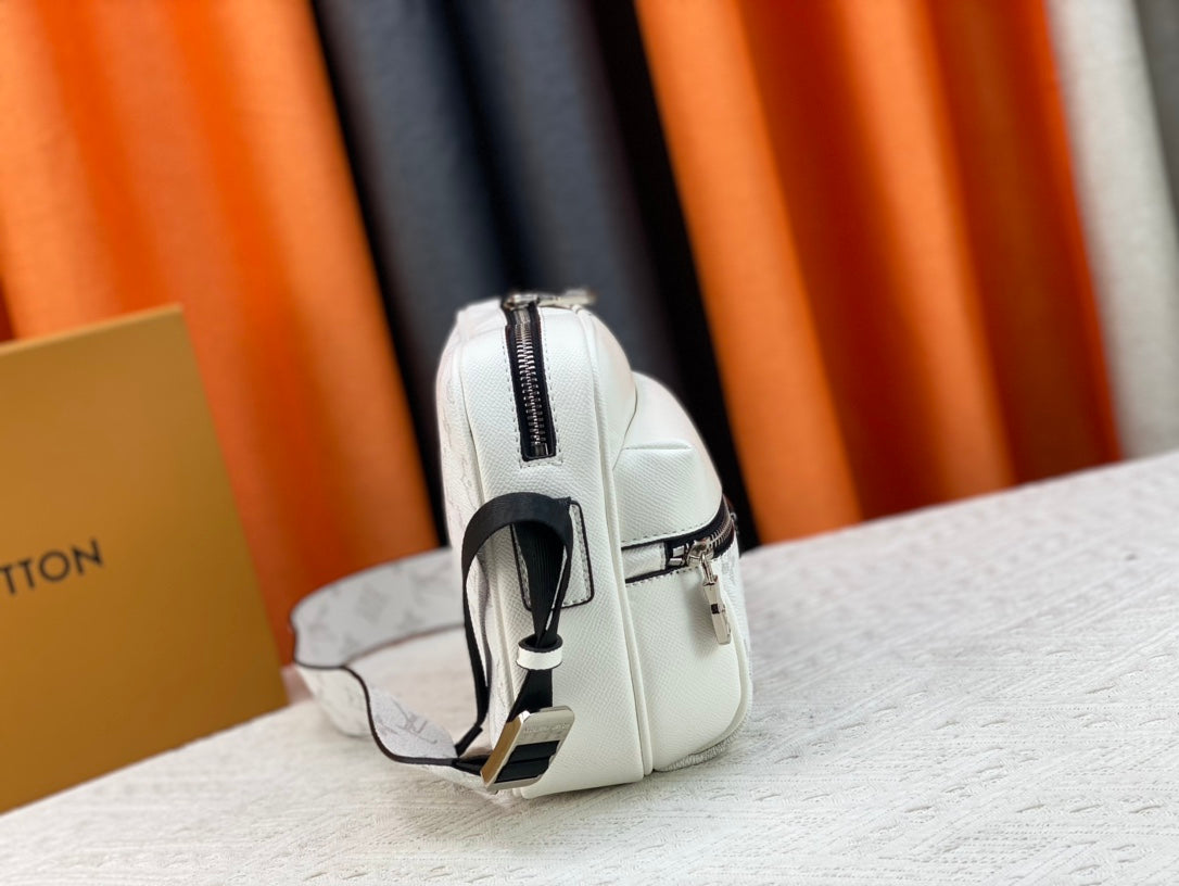 2XE261BDE Stylish leather bag 