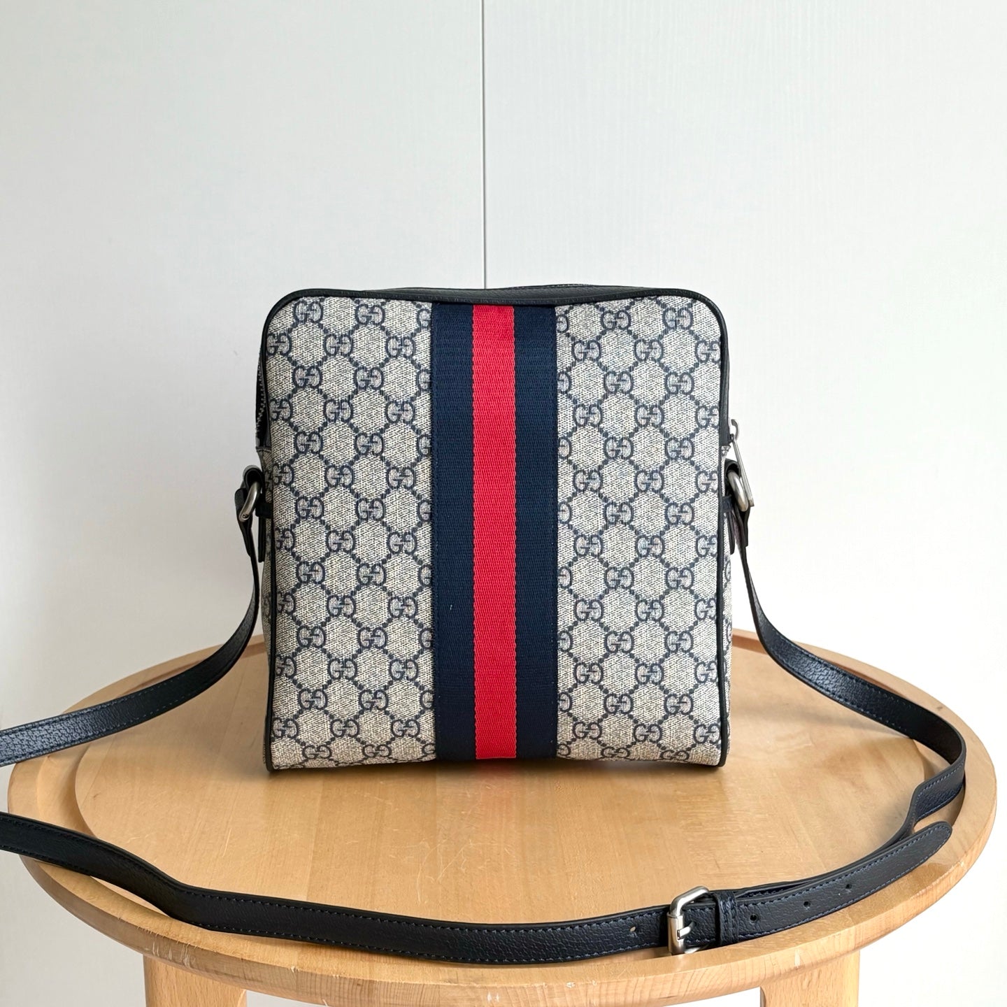 15RB43BDE Stylish leather bag