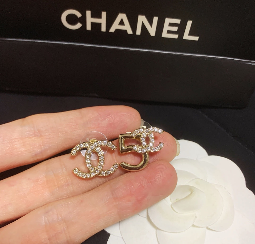 1YC167EDE Stylish Earrings