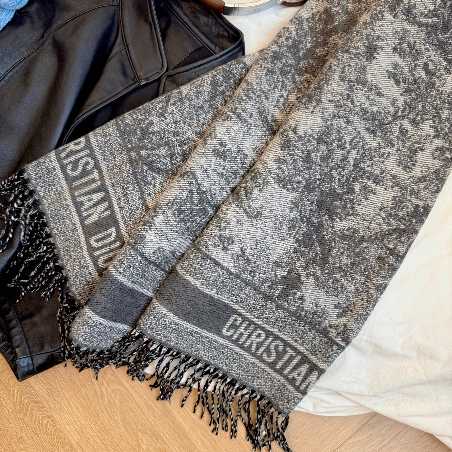 185ZD39WDE Stylish Winter Scarves