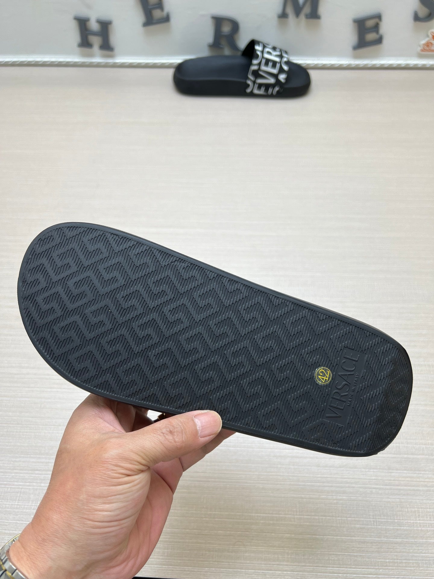 54V108ZDE Stylish slippers