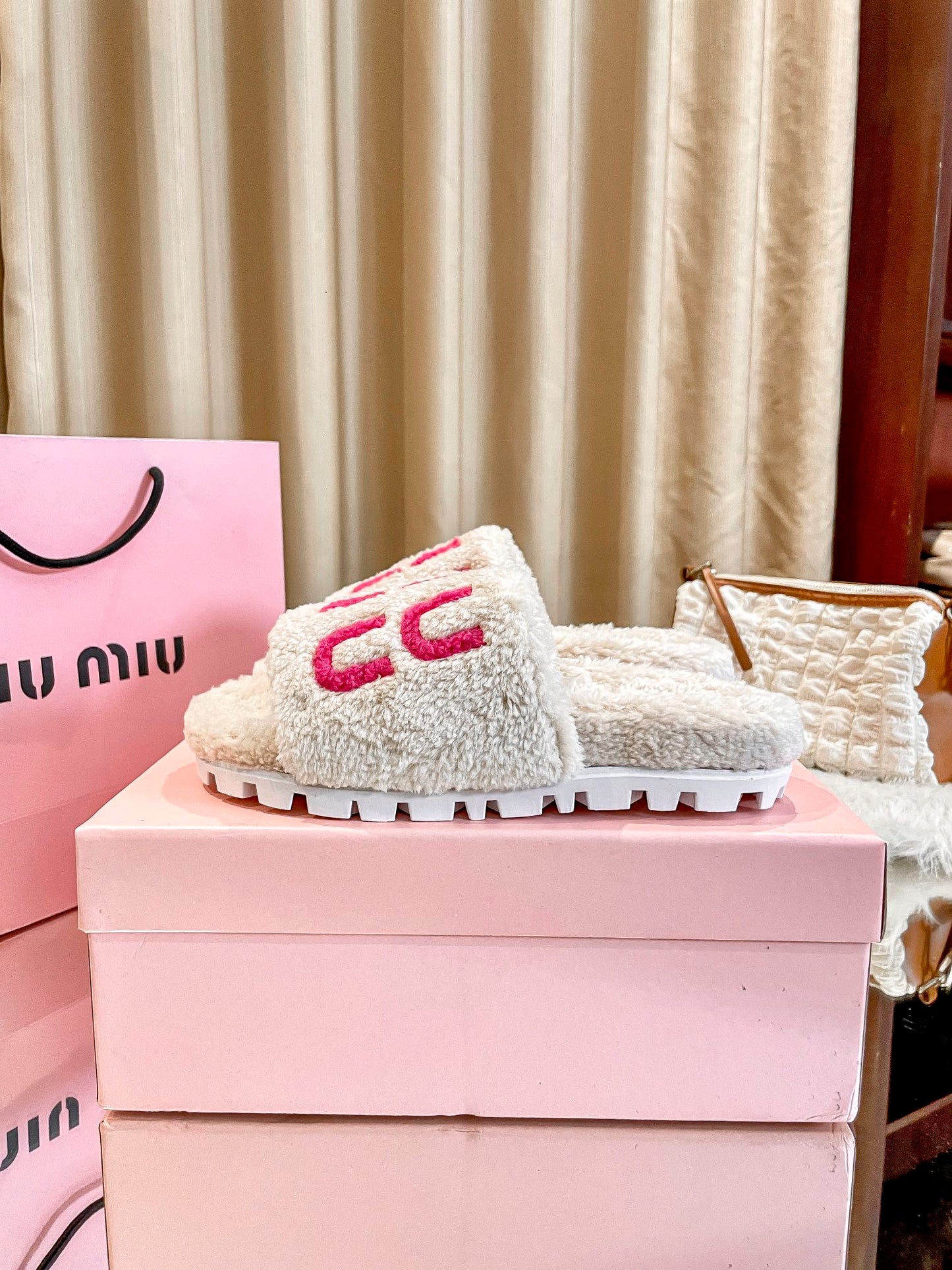 1JA25ZDE Stylish Slippers