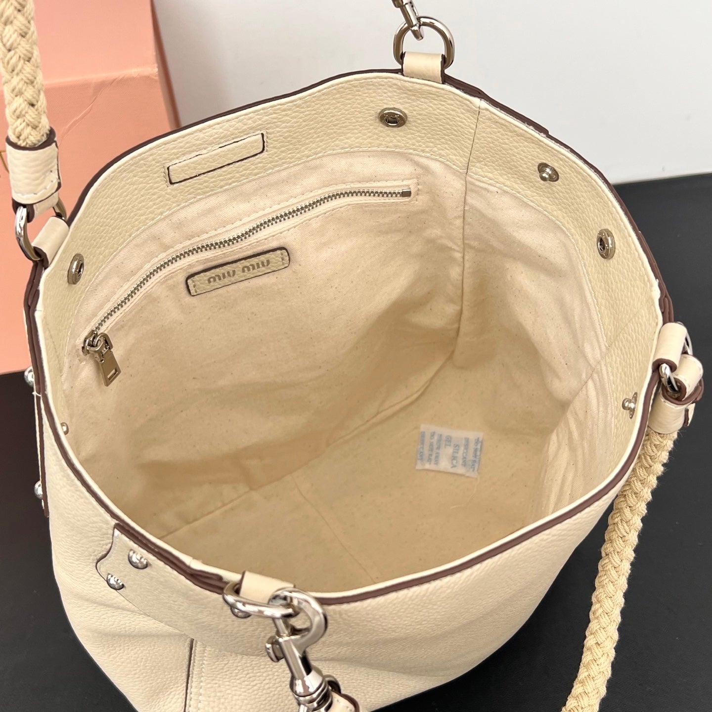 15RA3BDE Stylish leather bag