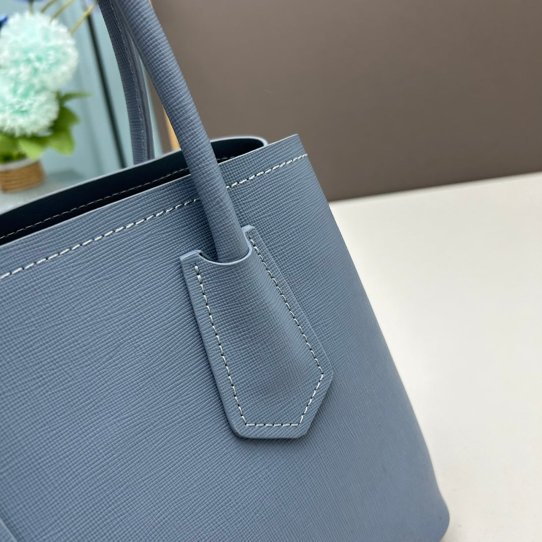 1XPD115BDE Stylish leather bag 