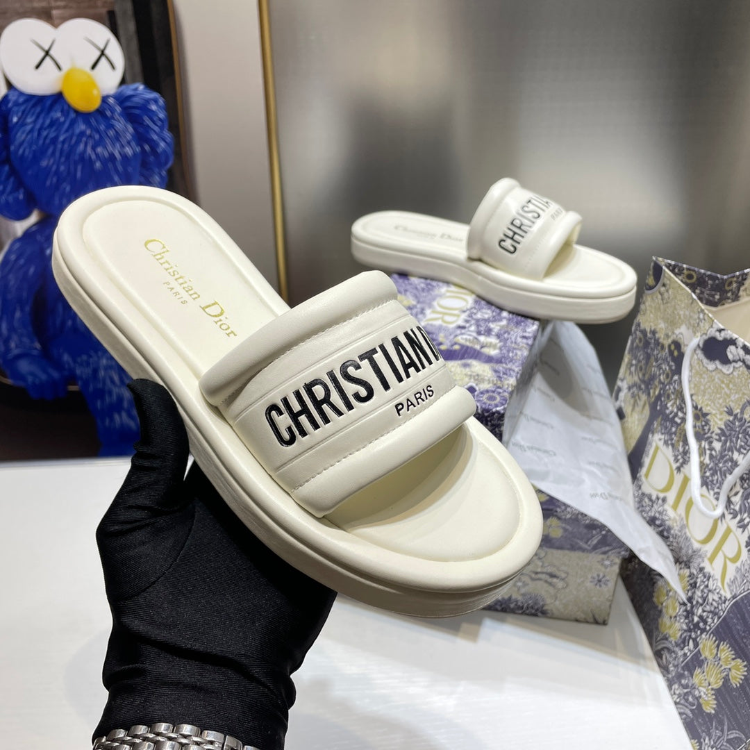 14D76ZDE Stylish slippers