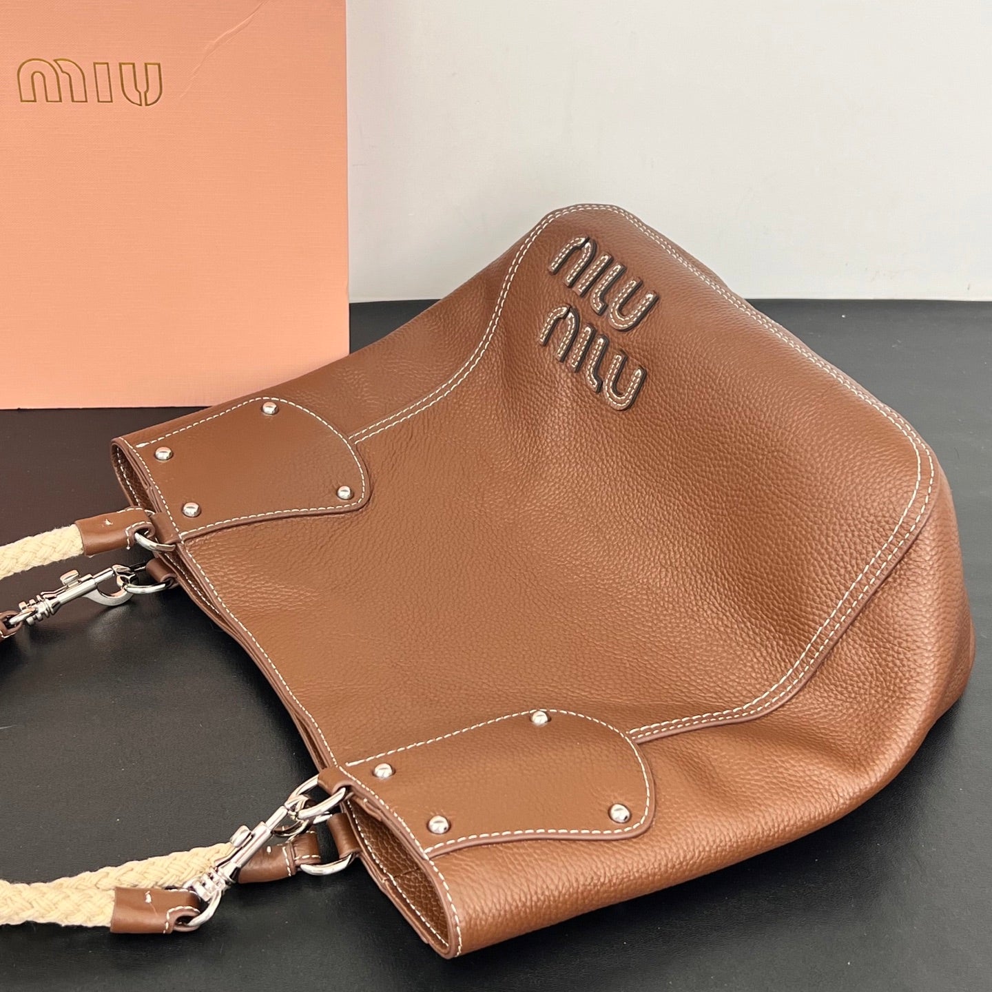 15RA3BDE Stylish leather bag