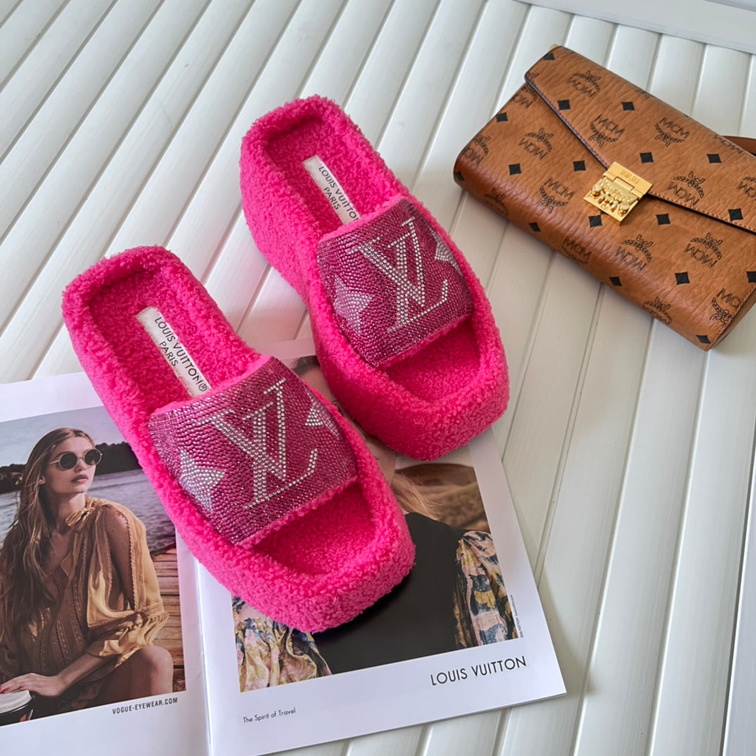 14E91ZDE Stylish Slippers