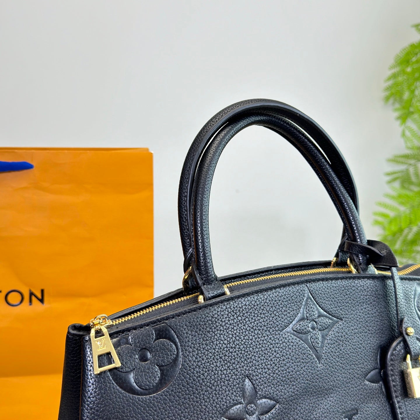 6EX15BDE Stylish leather bag