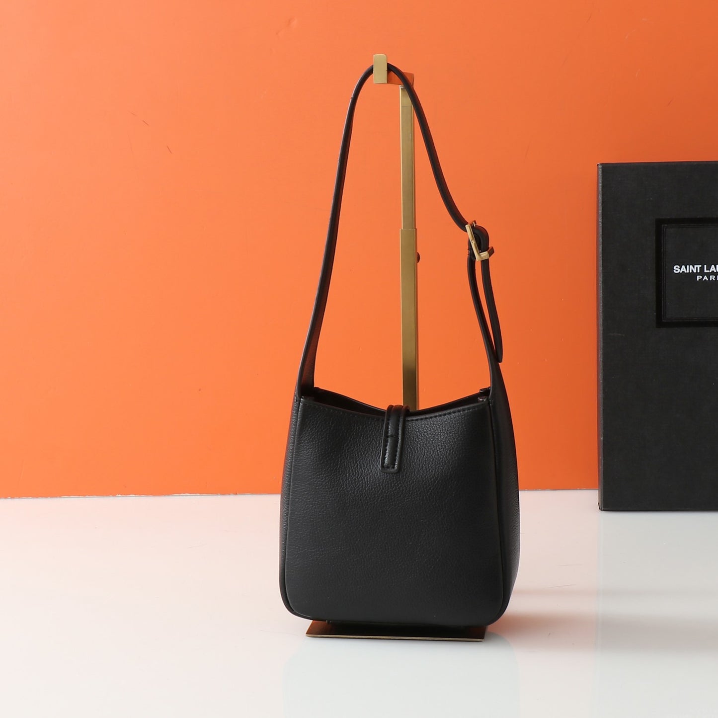 165NSL116BDE Stylish leather bag