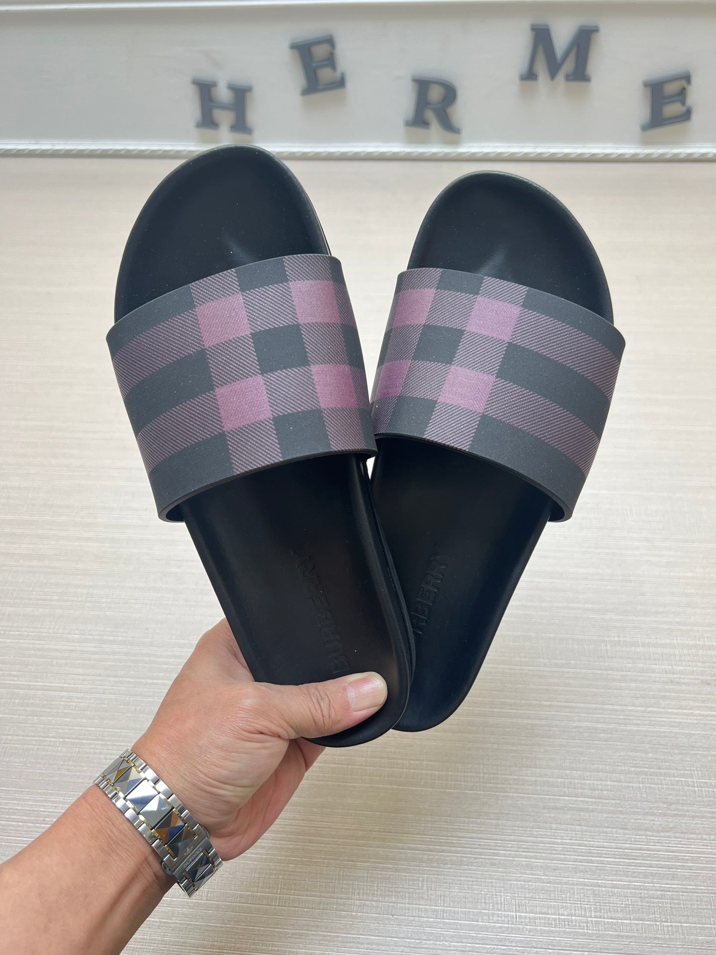 54R119ZDE Stylish slippers