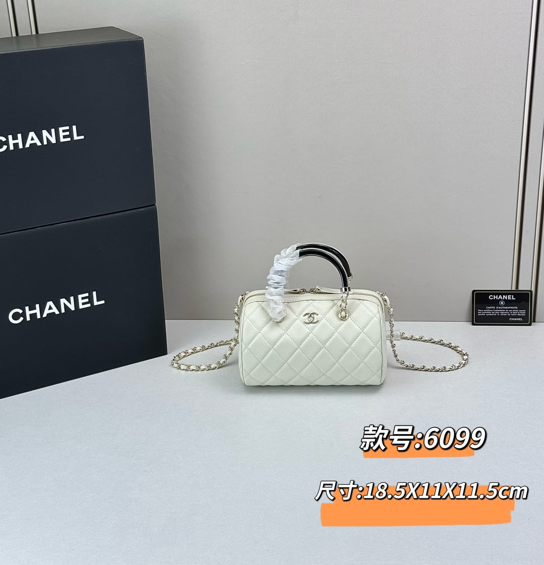 15RC55BDE Stylish leather bag