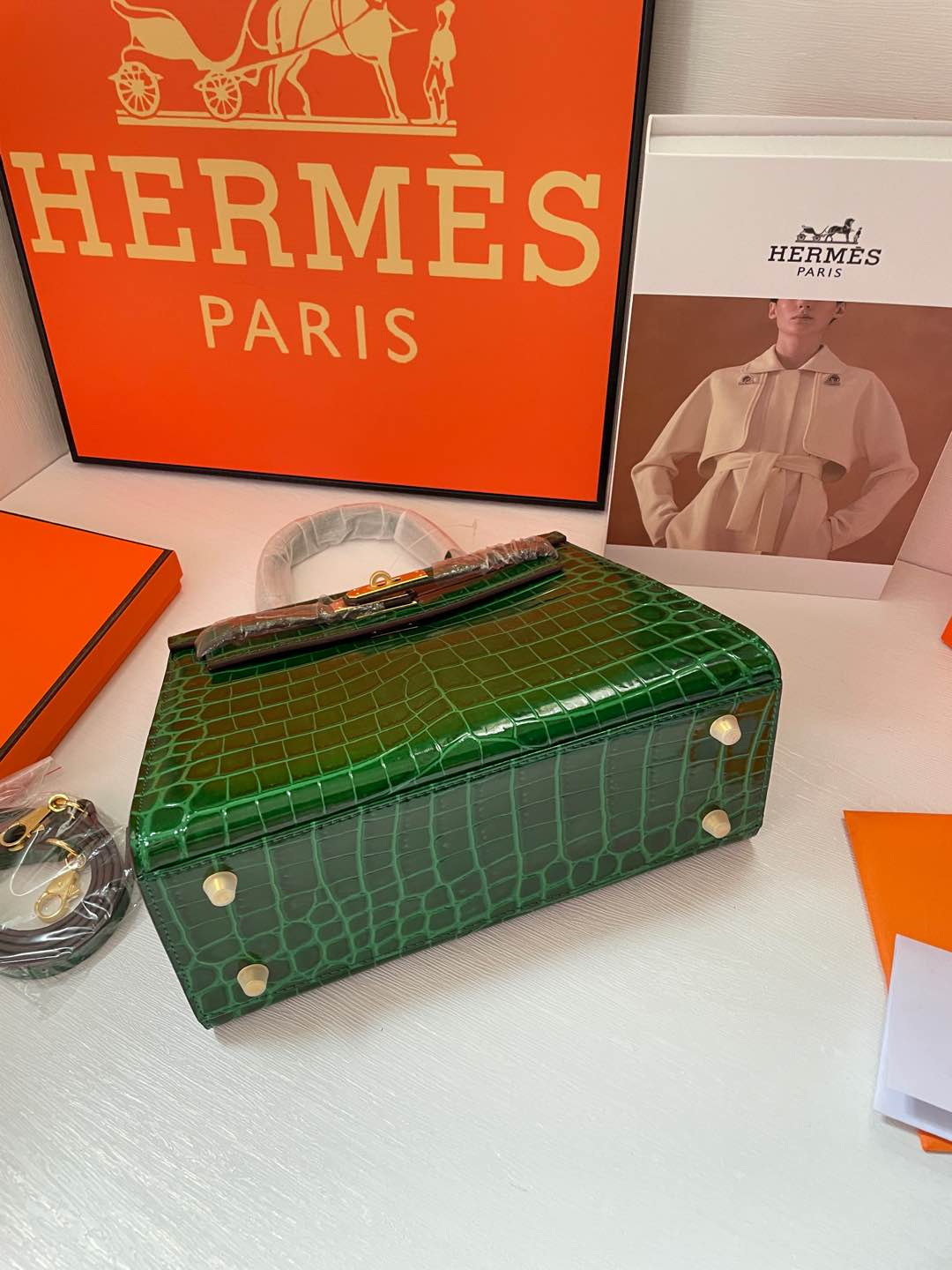 2WH28BDE Stylish leather bag