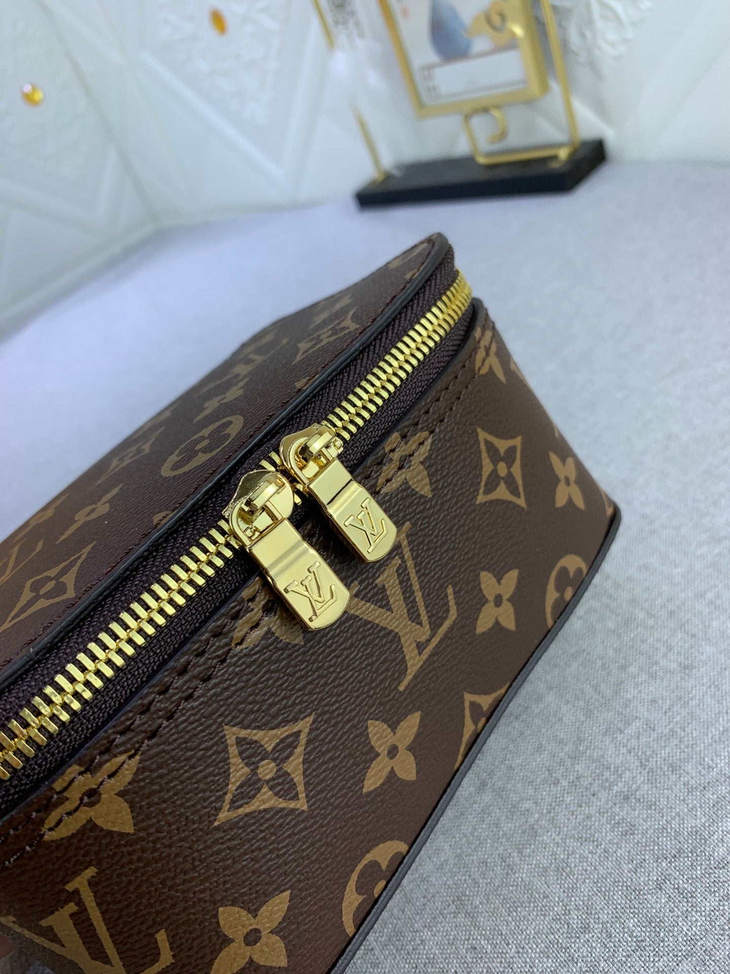 1XE272BDE Stylish leather bag 