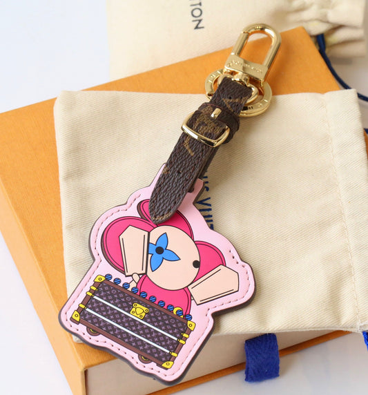 3RE23ADE Stylish key closure