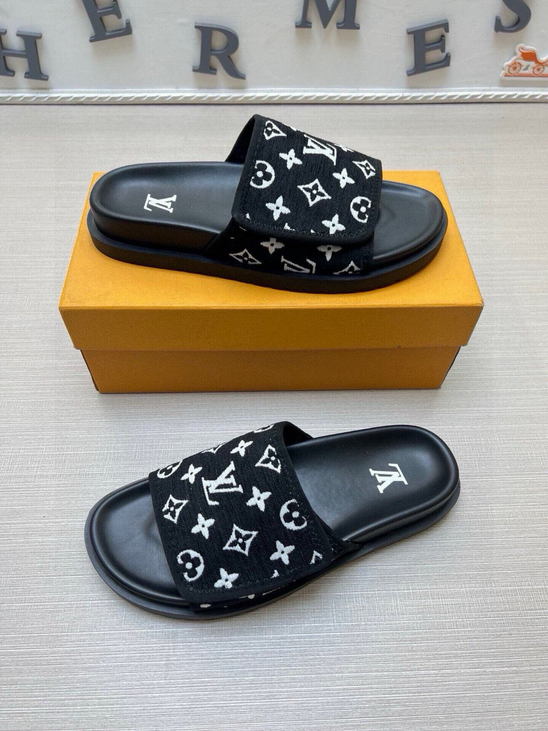 5QE4ZDE Stylish Slippers