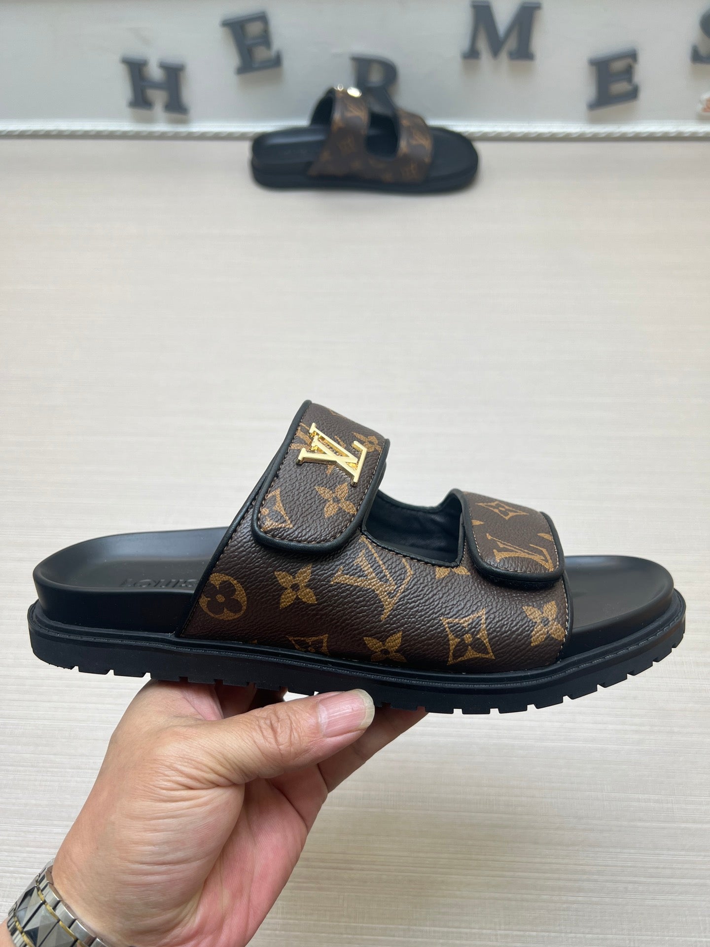 54E11ZDE Stylish slippers