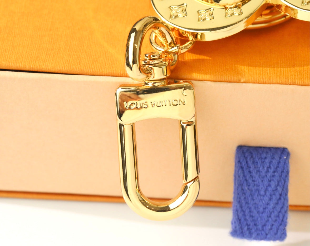 14E67ADE Stylish key closure
