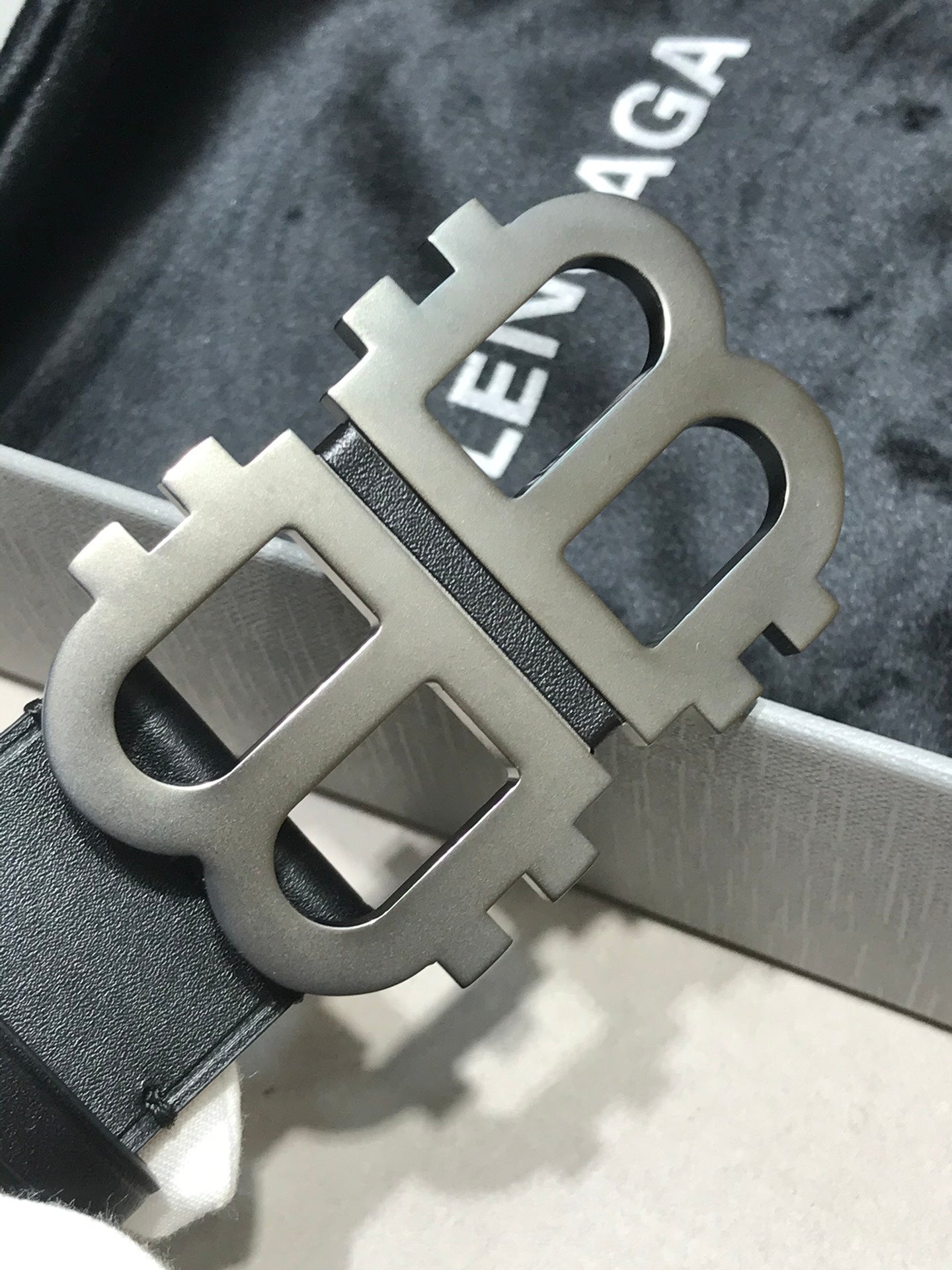 255RJ4PDE Stylish  High quality belt With full package