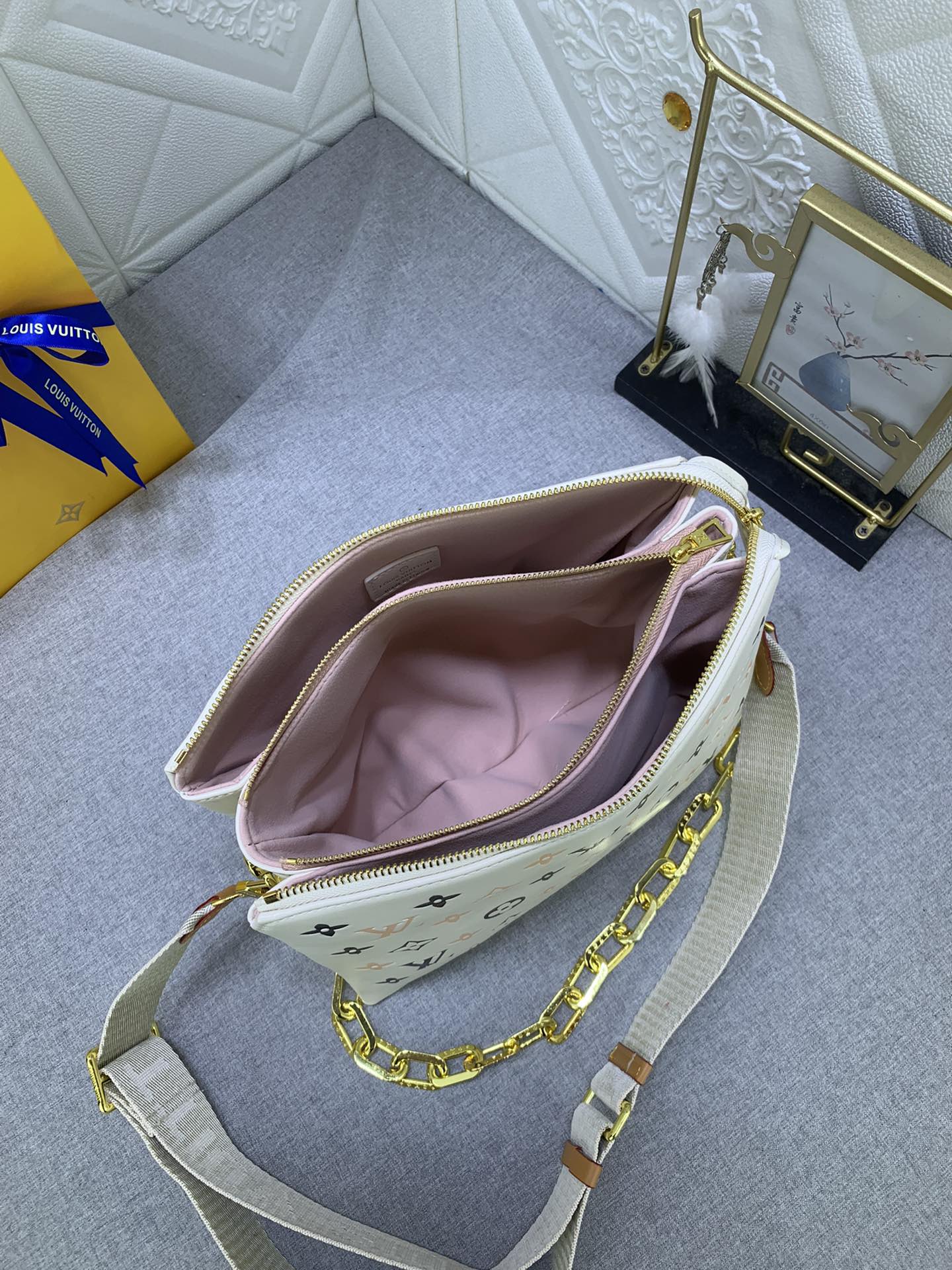 2XE39BDE Stylish leather bag 