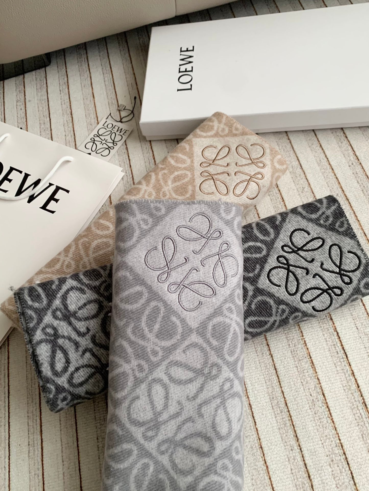 185RA64WDE Stylish Winter Scarves