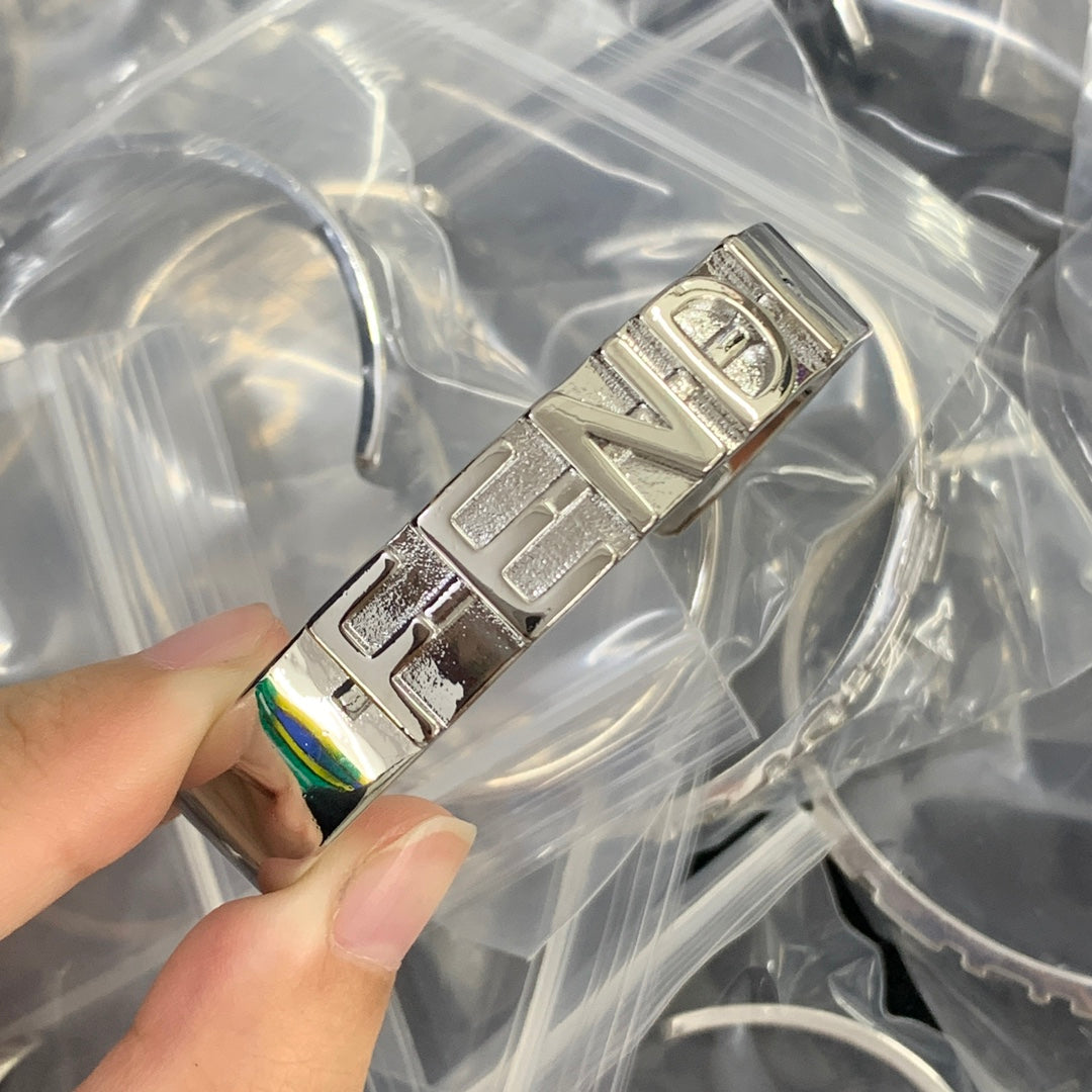 84F42KDE Stylish Bracelets