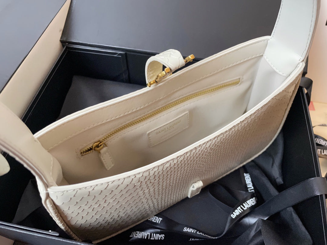 4XSL29BDE Stylish leather bag 