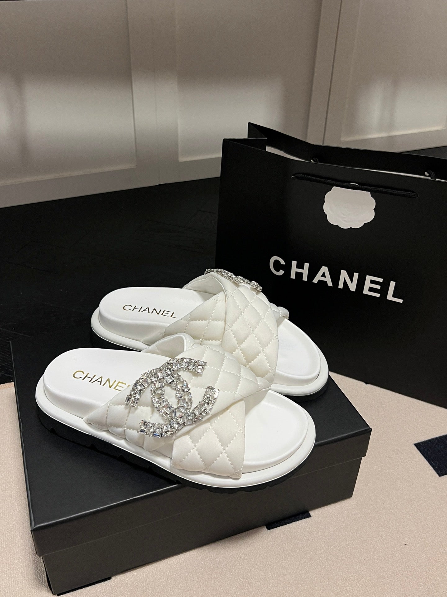 14C94ZDE Stylish Slippers