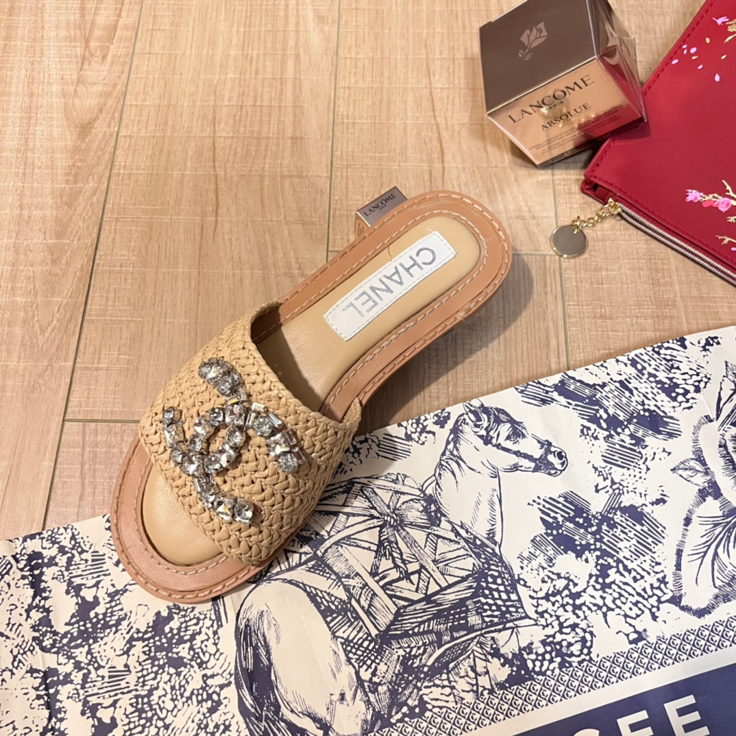 14C68ZDE Stylish slippers