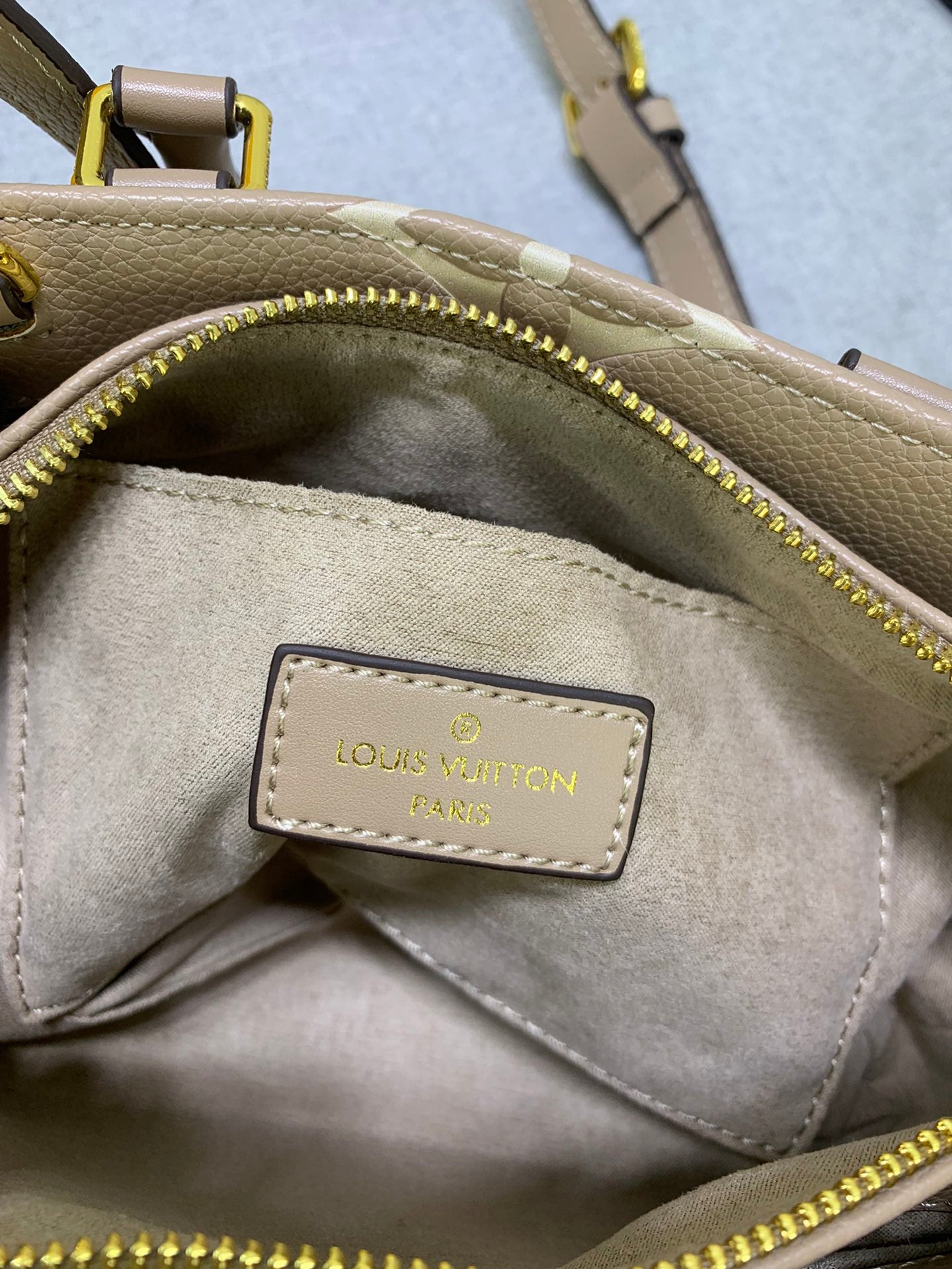 2XE320BDE Stylish leather bag 