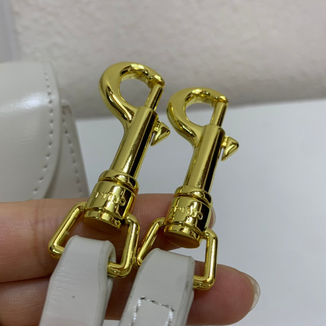 1XCL40BDE Stylish leather bag 