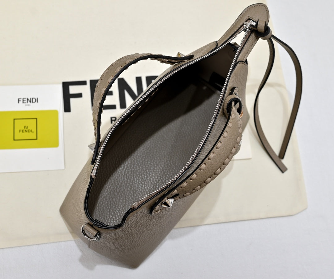 1WF109BDE Stylish leather bag