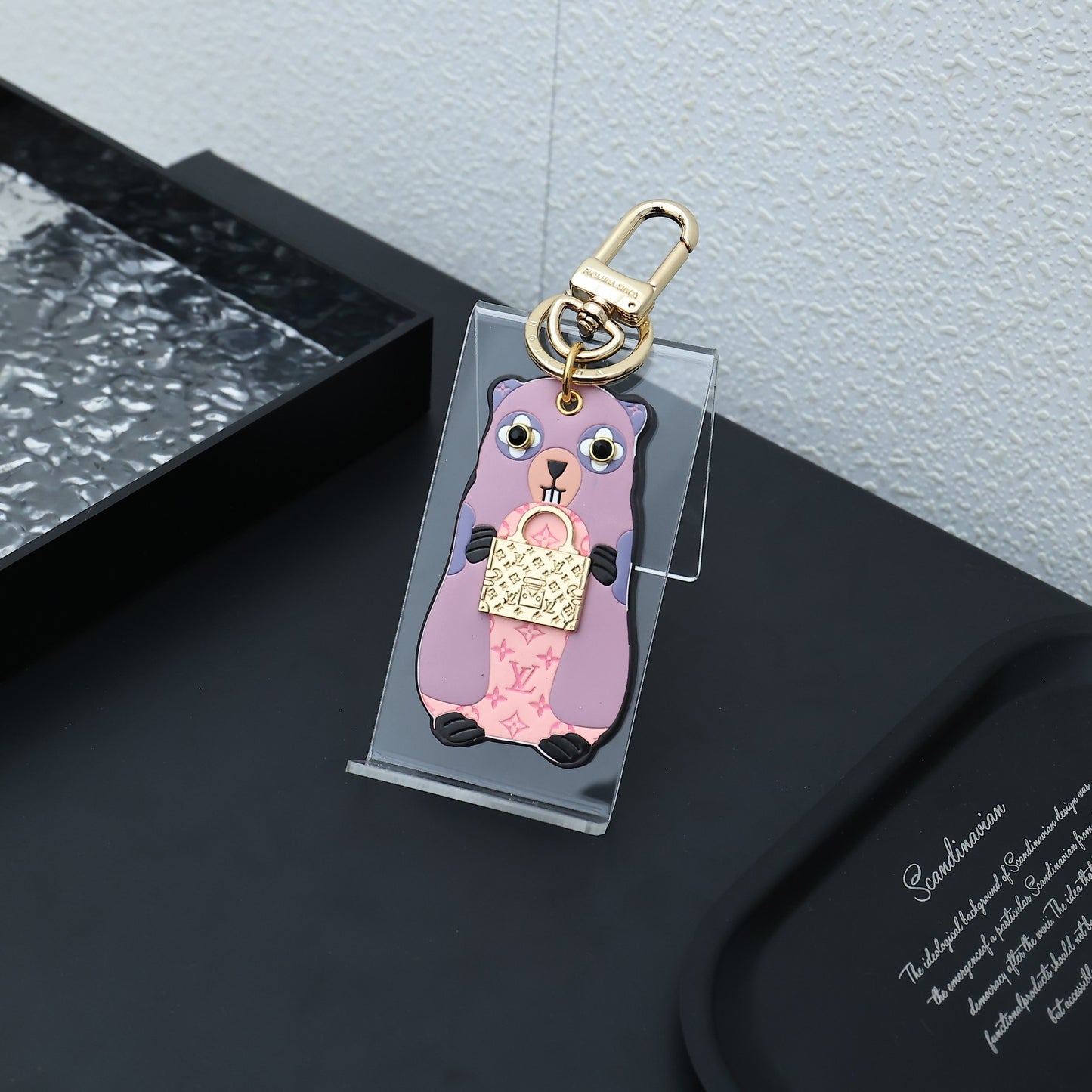 14E88ADE Stylish key closure