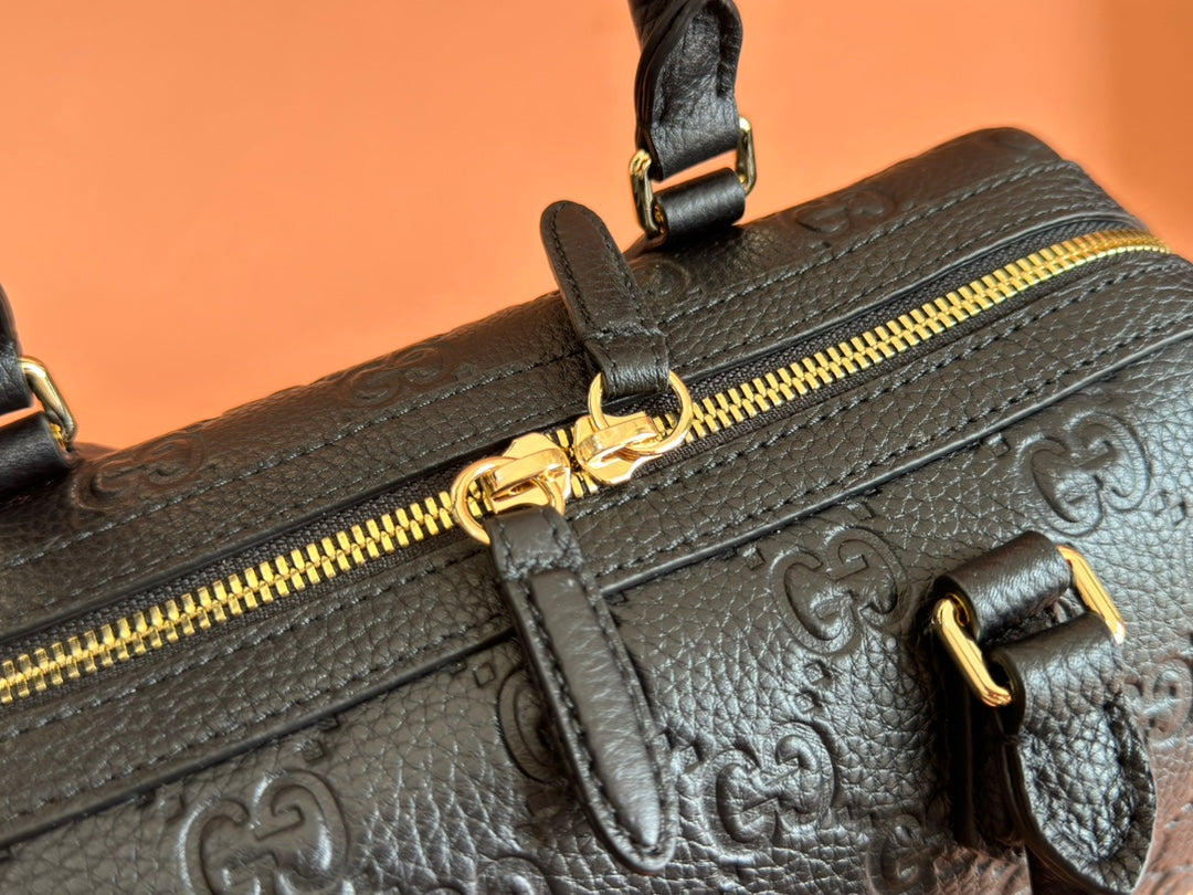 155NB69BDE Stylish leather bag