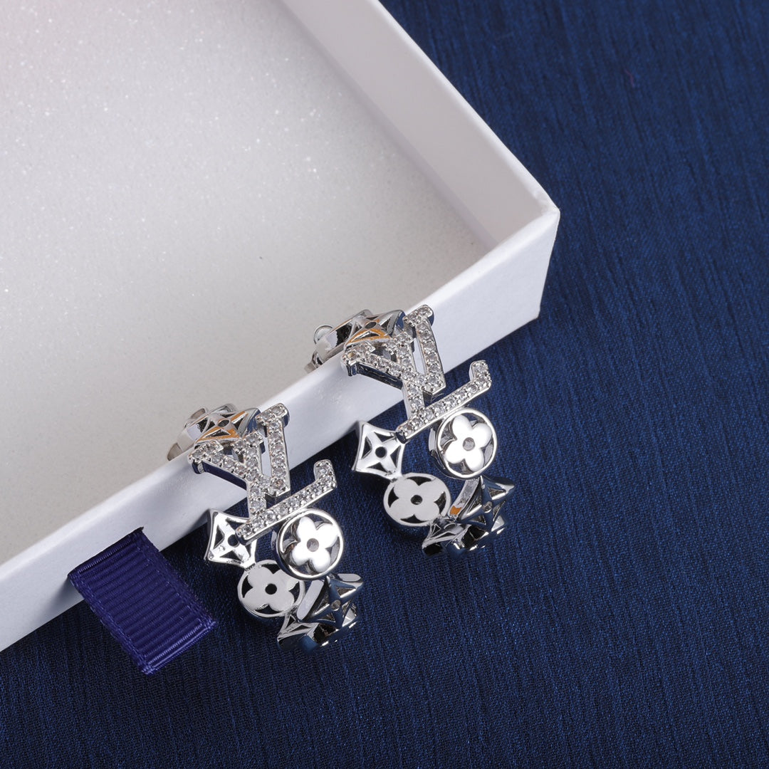 14E244EDE Stylish Earrings