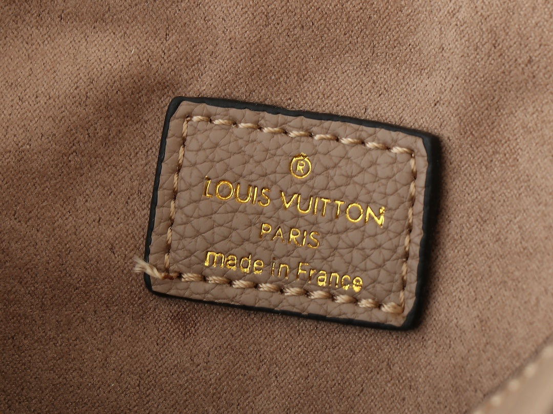 1WE115BDE Stylish leather bag