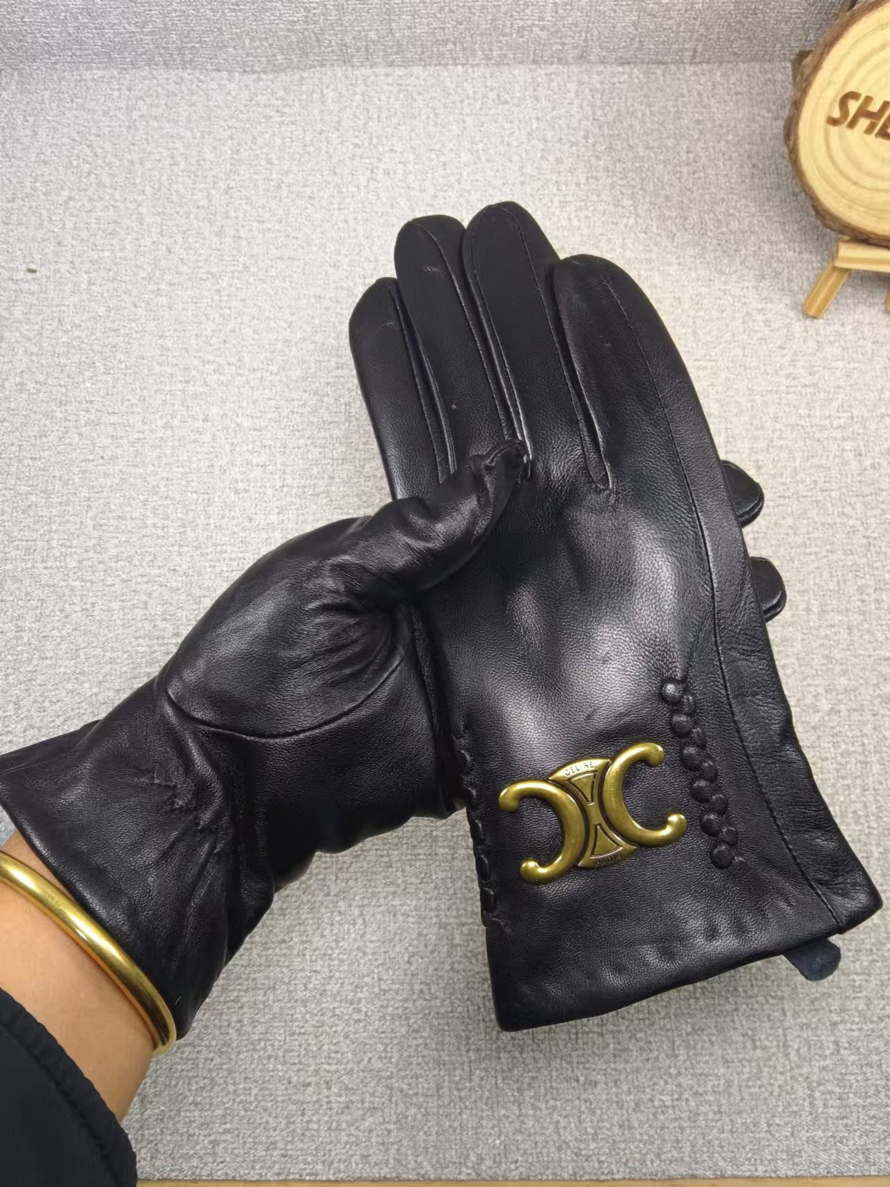 24CL99SDE Stylish gloves